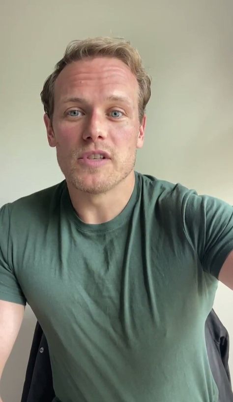 Sam Heughan Selfie, Sam Heughan Actor, Brad Pitt Style, Outlander Books, James Alexander, Sam Heughan Outlander, Scammer Pictures, Outlander Jamie, Famous Singers