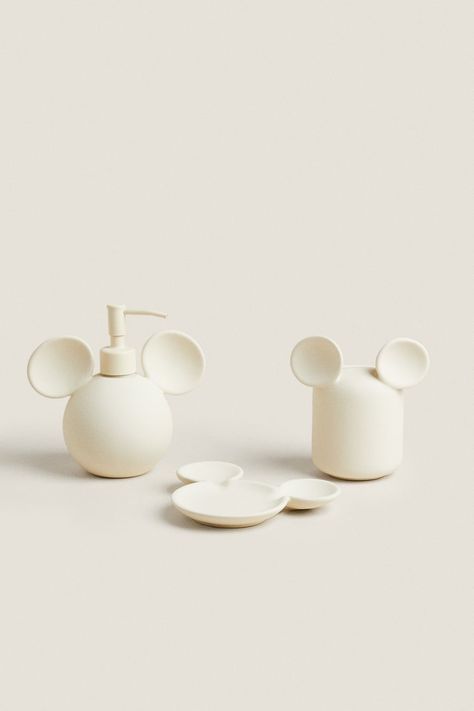 MICKEY © BATHROOM ACCESSORIES SET - 710 | ZARA United States Bathroom Ideas For Kids, Mickey Bathroom, Mickey Mouse Bathroom, Mickey Mouse Nursery, Minnie Mouse Bedroom, Disney Bathroom, Casa Disney, Disney Diy Crafts, Disney Room Decor