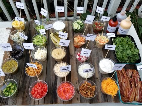 Hot Dog Bar Ideas Birthdays, Hot Dogs Bar Ideas, Hot Dog Bar Ideas Toppings, Gourmet Hot Dog Bar, Hot Dog And Burger Bar, Build Your Own Hot Dog Bar, Dog Party Food Ideas, Hot Dog Serving Ideas, Party Hot Dog Bar