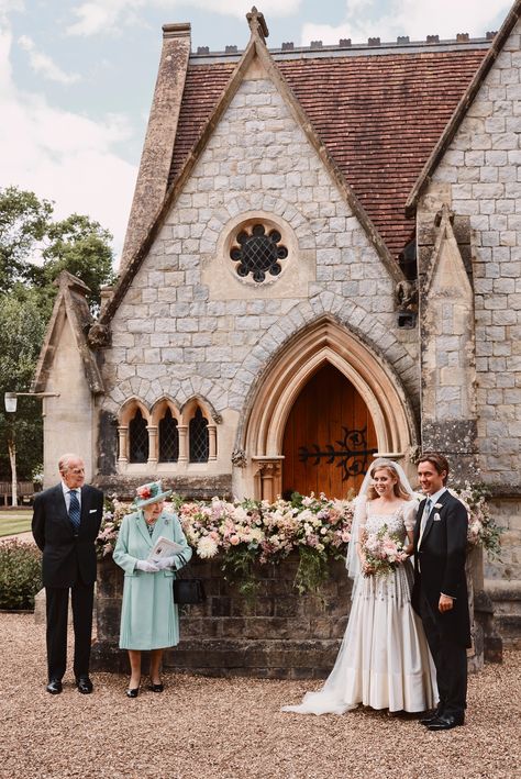 Princess Beatrice Wedding, Prins Philip, Garden Turf, Norman Hartnell, Royal Lodge, Private Wedding, Sarah Ferguson, Royal Brides, Duchess Of York