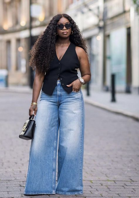 Jeans Outfit Classy, Classy Jeans Outfit, How To Style Wide Leg Jeans, Denim Attire, Classy Jeans, Style Wide Leg Jeans, Wide Leg Jeans Outfit, Jeans Outfit Women, Outfit Classy