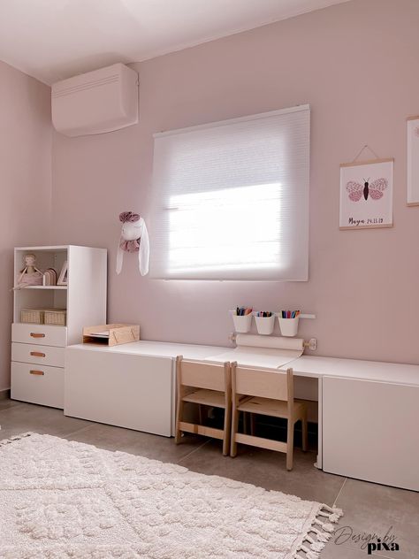 Smastad Playroom, Smastad Desk, Smastad Ikea, Playroom Modern, Ikea Hack Kids Room, Ikea Smastad, Small Room Nursery, Ikea Toy Storage, Sister Room