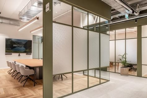 Open Office Dividers, Glass Partition Designs Office, Modern Open Office Design, Glass Meeting Room, Glass Office Walls, Office Glass Partition, Workspace Interior Design, Modern Contemporary Office, Office Privacy