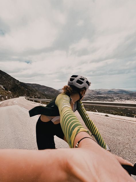 Vision Board Cycling, Cycling Lifestyle, Bike Race, Women Cycling, Cycle Aesthetic, Summer Sports Aesthetic, Cycle Bar Aesthetic, Cycling Workout Aesthetic, Aesthetic Cycling