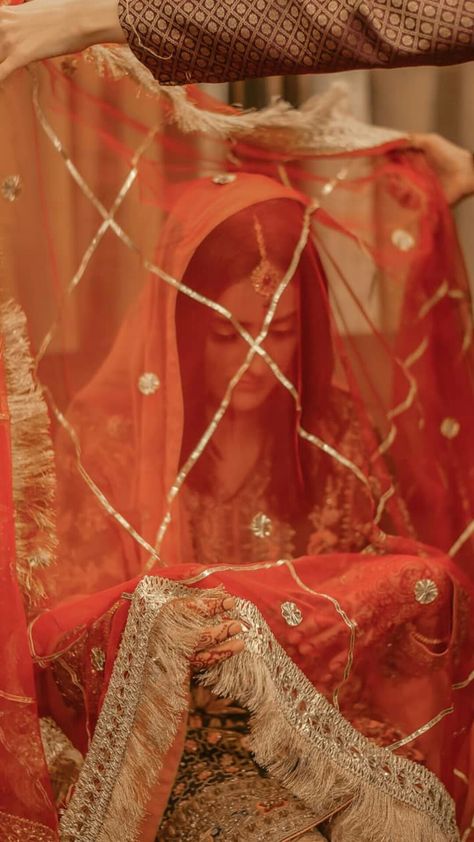 Chunari Suit Designs, Gold Dupatta With Gota Work For Wedding, Traditional Drape Dupatta With Gota Work For Party, Wedding Dupatta With Gota Work Traditional Drape, Wedding Dupatta With Gota Work For Diwali, Unstitched Wedding Dupatta With Gota Work, Chunari Dupatta, Nikah Dupatta Ideas, Tail Dupatta Bride