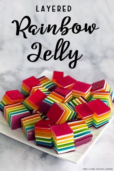 Rainbow Jelly Cake, Kids Jelly Cups, Jelly Party Ideas, Rainbow Jelly Cups, Jelly Layer Cake, How To Make Jelly Sweets, Jelly Cup Ideas, Fruit Jelly Dessert, Jelly Slice Recipe