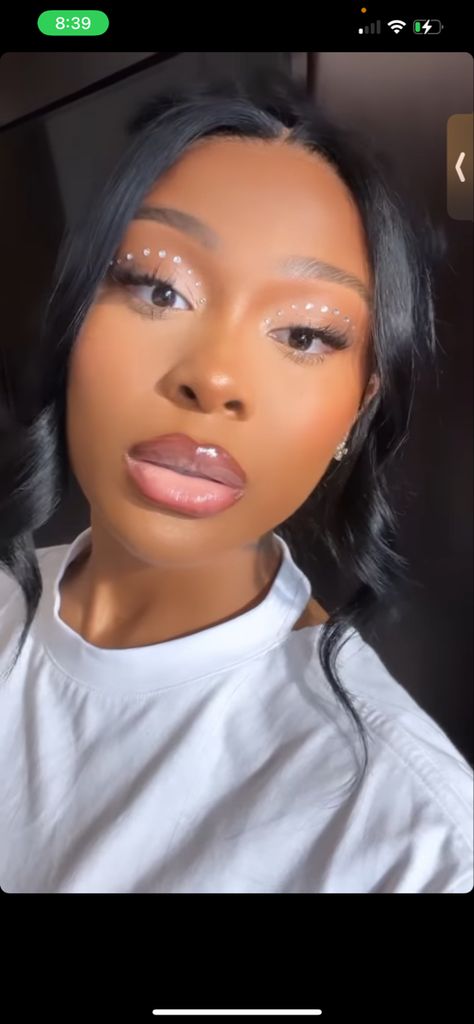 Birthday Makeup Soft Glam, Soft Beat With Rhinestones, 16 Birthday Makeup Natural, Simple Prom Makeup Black Women, Prom Makeup Looks For Black Women, Natural Makeup Birthday Looks, Prom Makeup Diamond, Natural Birthday Makeup For Black Women, Homecoming Makeup Black Women