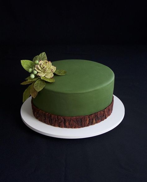 31 Birthday Cake For Men, Green Cake For Men, Green And Brown Cake, Green Cake Design Simple, Forest Green Cake, Green Cake Decoration, Green Color Cake, Green Flower Cake, Green Bday Cake