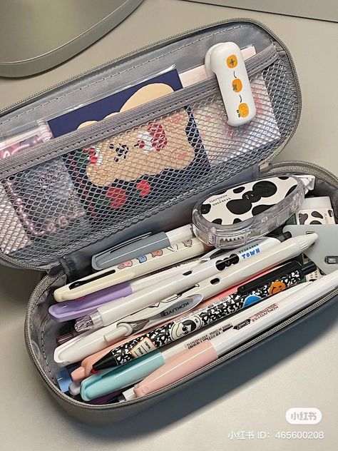 Pencil Case Aesthetic, Studying Stationary, Pretty School Supplies, Cute Stationary School Supplies, School Bag Essentials, Essential Pouch, Cute School Stationary, Cool School Supplies, Study Stationery