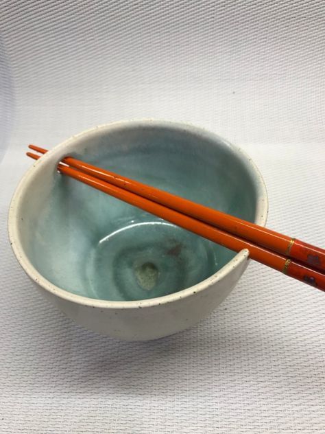 Ceramic Chopstick Holders, Japanese Rice Bowl Ceramic, Ceramic Rice Bowl, Sushi Ceramics, Sushi Ceramic, Japanese Kitchenware, Immersive Dining, Ceramic Chopsticks, Japanese Ceramics Pottery