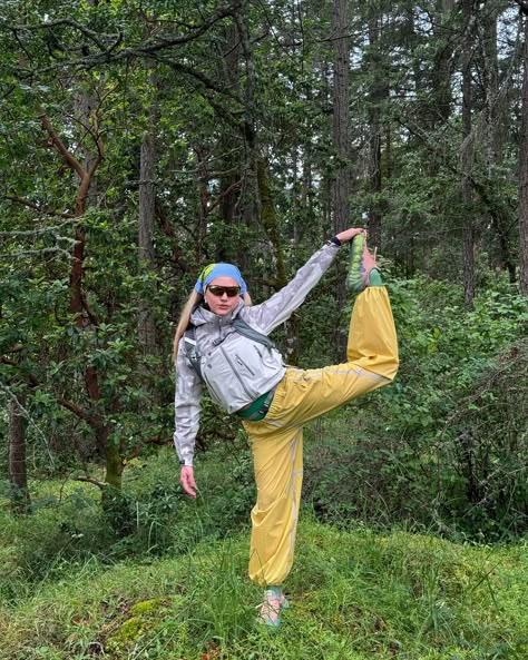 Sabrina Bloedorn (@sabriinab___) • Instagram photos and videos Hiking Utah Outfit, Nature Walk Outfit, Salehe Bembury Crocs Outfit, Hike Aesthetic Summer, Hike Outfit Summer Aesthetic, Arc’teryx Outfit, Hiking Shoes Outfit, Camping Fashion, Outdoor Outfits