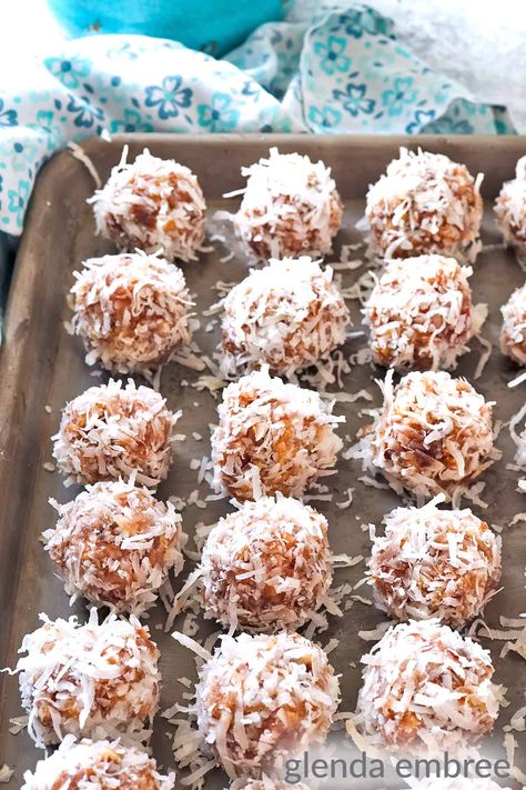 Date And Nuts Balls, No Bake Date Cookies, Date Truffles Recipe, Walnut Date Balls, Date Coconut Balls, Date Balls With Rice Krispies, Recipes With Dried Dates, Dried Dates Recipes, Cookies Made With Dates