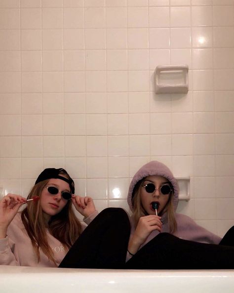 late at night aesthetic grunge sunglasses lolly pop champion bath tub hannah Best Friend Bath Tub Pictures, Bath Tub Pictures Photo Ideas, Sleepover Selfies, Late At Night Aesthetic, Grunge Sunglasses, Late Night Aesthetic, At Night Aesthetic, Sister Pictures, Best Friend Poses