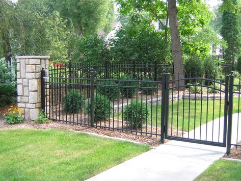 Aluminum Fences - Transitional - Landscape - Minneapolis - by Dakota Unlimited | Houzz Aluminum Fence Landscaping, Front Yard Fence Ideas, Yard Fence Ideas, Wrought Iron Fence, Aluminum Fencing, Modern Fence Design, Yard Fence, Front Fence, Fence Styles