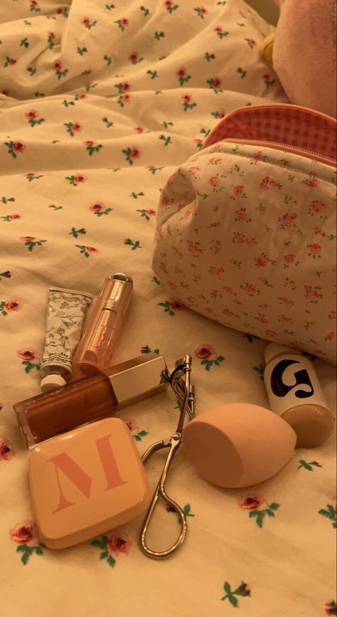 glossier dior croquette makeup bag morphe fenty Brandy Melville Makeup Bag, Croquette Makeup, Glossier Aesthetic, Romanticizing Life, Downtown Girl, Cute Bags, Brandy Melville, Girly Things, Pretty In Pink