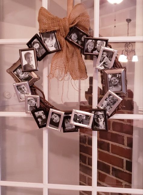 Memorial Picture Wreath, Picture Frame Memory Wreath, Grandparents Picture Frame Ideas, Picture Wreath Diy Family Photos, Family Wreath Ideas, Photo Wreath Diy, Barbque Ideas, Frame Decoration Ideas, Family Timeline