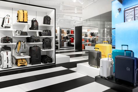 Shop in the fast lane: Samsonite's showroom is made for movement - News - Frameweb Clothes Showroom, Retail Interior Design, Clothing Business, Luggage Shop, Bag Clothes, Boutique Interior Design, Luggage Store, Nyc Design, Architecture Magazines