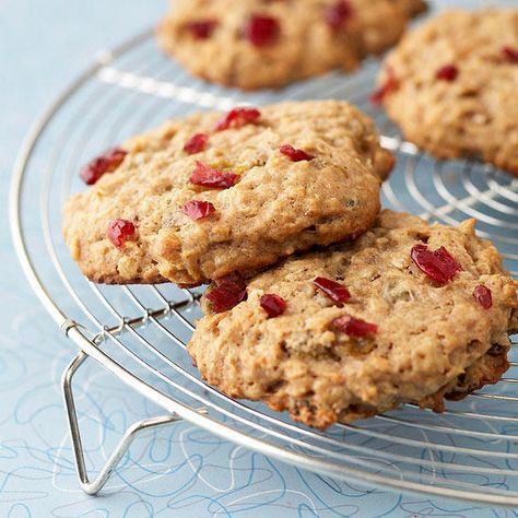 Try our readers' most-requested recipe ever! Banana Oat Breakfast, Heart Healthy Desserts, Heart Healthy Breakfast, Oat Breakfast, Breakfast Cookie, Popular Cookies, Low Cholesterol Recipes, Banana Oat, Cholesterol Lowering Foods