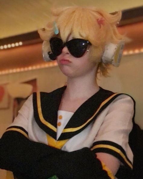 The lighter and darker pictures are talent months apart 😦 also dude HOW DO YOU TAKE PICTURES I guess I’m a bit better at it now then when these picture where taken because like these are the BEST ones and the rest are just Len staring like 🧍‍♂️ - - - #len #lenkagamine #lencosplay #lenkagaminecosplay #vocaloid #vocaloids #vocaloidcosplay #lenkagaminecosplayer #lenkagaminevocaloid #cosplay #cosplayer #_raccoon_cos_ #miku Kagamine Len Cosplay, Winx Boys, Male Cosplayers, Len Cosplay, Boys Drawing, Cosplay Poses, Nerd Boyfriend, Rin Cosplay, Vocaloid Cosplay