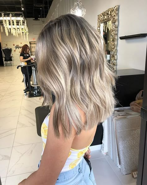 Short Brown With Highlights, Short Blonde Middle Part, Blonde Hair Color Ideas Dimension, Short Blonde Hair With Brown Roots, Shoulder Length Hair With Blonde Highlights, Medium Length Ash Blonde Hair, Haircut 2023 Trends Women Medium, Bronde Ashy Hair, Shoulder Length Hair Blonde Highlights