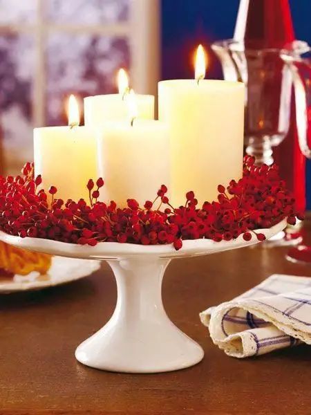 Julkransar Diy, Christmas Decoration Outdoor, Christmas Decor Diy Cheap, Dollar Store Christmas Decor, Cheap Christmas Diy, Red White Christmas, Outdoor Christmas Decor, Christmas Table Centerpieces, Red And White Christmas