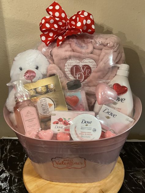 Valentine’s Day Basket, Cutesy Gifts, Valentine Basket, Valentines Basket, Fathers Gifts, Girly Crafts, Making A Gift Basket, Valentines Day Baskets, Valentine Gift Baskets