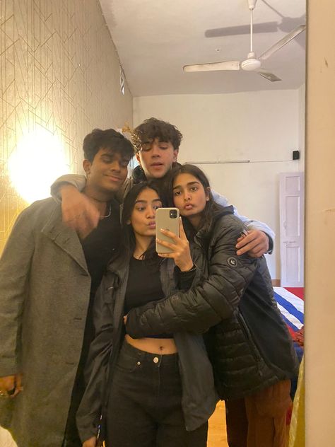 2 Couples Friend Group, Double Date Pictures, La Aesthetic, Best Friend Images, Siblings Goals, Sibling Poses, Friendship Photoshoot, Double Dates, Guy Best Friends