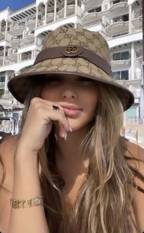 Gucci Bucket Hat Outfit Women, Gucci Hat Outfit Women, Gucci Hat Outfit, Dior Bucket Hat Outfit, Gucci Bucket Hat, Gucci Outfit, Bucket Hat Outfit, Dior Hat, Lux Fashion