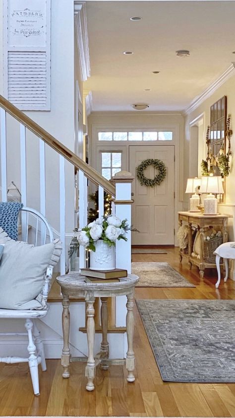 Cottage House Tour, Amy Fritz Home, Cottage Home Tours, Home Tours Traditional, House Tours Interiors, Southern Cottage Decor, Southern Cottage Interiors, Creative Lighting Ideas, Cottage Entryway