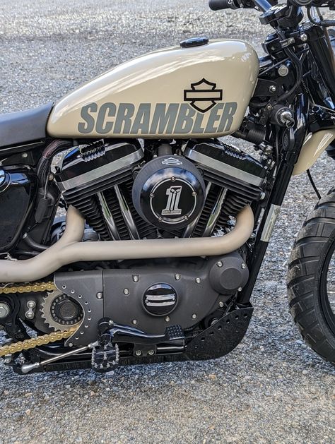 Le brouilleur de nuit: Nightster 1200 Scrambler - BikeBound Harley Sportster Scrambler, Harley Nightster 1200, Nightster 1200, Harley Davidson Touring Bikes, Easy Rider Bikes, Aesthetic Exercise, Harley Scrambler, Sportster Scrambler, Harley Nightster