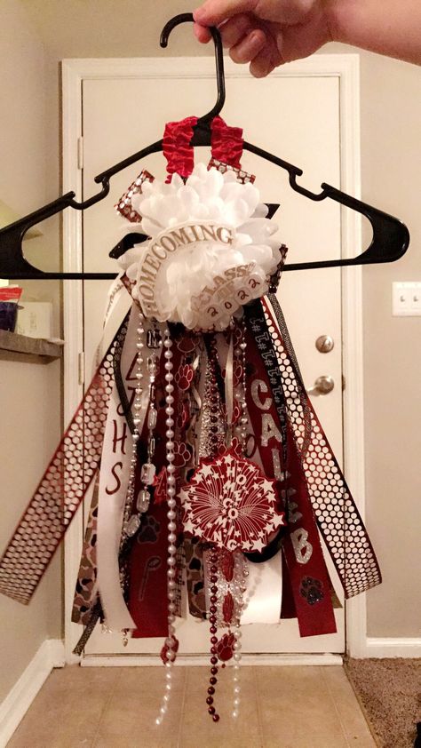 Hoco Garder Ideas, Homecoming Garter Ideas For Guys, Garters For Homecoming, Maroon And White Mums Homecoming, Maroon Mums Homecoming, Garter Ideas Homecoming, Homecoming Garters For Guys Diy, Garders Homecoming, Homecoming Garters For Guys