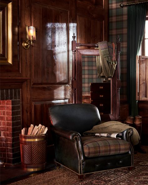 I've got a new Design Eye Training post on the blog today! Click over to admire a beautifully designed bedroom by Ralph Lauren for December. Ralph Lauren Interior Design, Ralph Lauren Interiors, Scottish Interiors, Equestrian Decor, Up House, English Country House, Club Chair, Ralph Lauren Home, Classic House