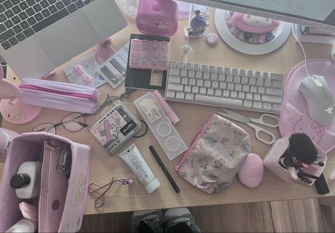 2000s School Aesthetic, Pink Study Aesthetic, Academia Desk, Pink Study, Romanticize Studying, Vision Collage, Studying Girl, Honeymoon Avenue, Pink Academia