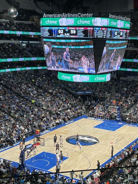 Nba Stadium, Nba Arena Aesthetic, Basketball Court Night Aesthetic, Nyc Basketball Court Aesthetic, Dallas Mavericks Aesthetic, Nba Arenas, Hoop Dreams, Basketball Games, Dallas Mavericks