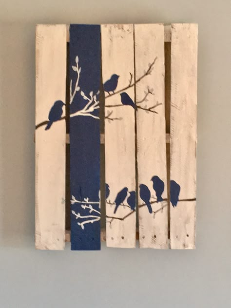 Pallet Art Wood Pallet Painting Ideas, Painted Pallet Art, Bird Signs, Diy Pallet Wall Art, Barn Wood Art, Painting On Pallet Wood, Diy Pallet Wall, Wood Paintings, Bird Template