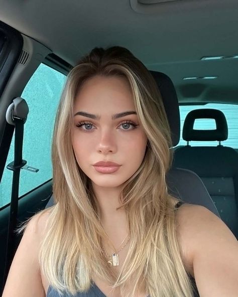 Car Selfies, Beauty Hair Color, Big Women Fashion, Color Combinations For Clothes, Big Forehead, Model Aesthetic, Instagram Models, Blonde Girl, Selfies