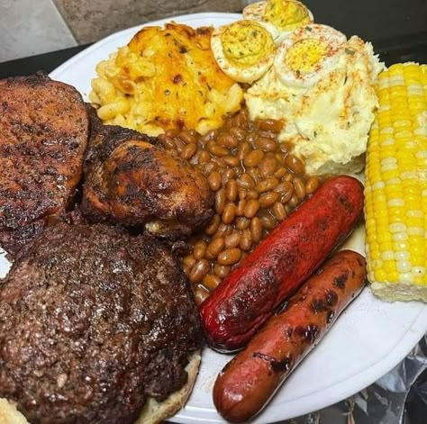 Black Cookout Food, Family Reunion Food, Bbq Party Food, Bbq Plates, Southern Recipes Soul Food, Party Food Buffet, Soul Food Dinner, Cookout Food, Summer Cooking