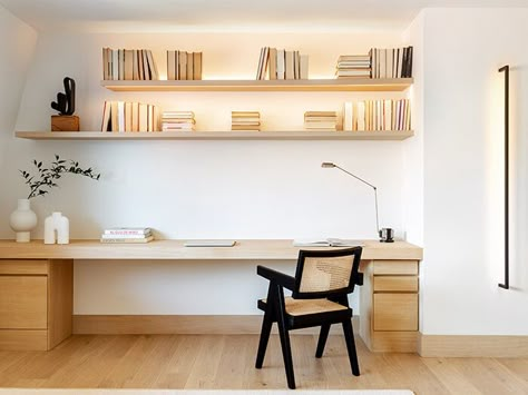 Long Floating Shelves Office, Wall Desk Bedroom, Long Desk Against Wall, Entryway Study Room, Floating Desk Ideas Home Office, Oak Office Ideas, Long Desk Diy, Study Nook In Bedroom, Wall Length Desk