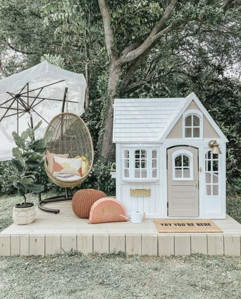 Kids Playhouse Ideas, Outdoor Playhouse Plans, Incredible Tiny Homes, Tiny Apartment Decorating, Kids Cubby Houses, Kids Playhouse Outdoors, Playhouse Ideas, Outdoor Playhouse, Play Area Backyard