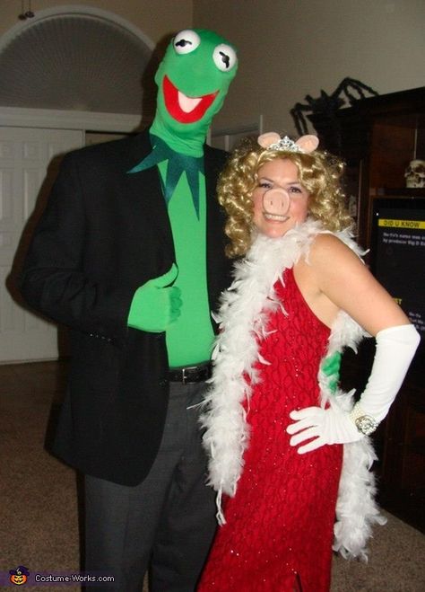 Miss Piggy Halloween Costume, Miss Piggy Costume, Dog Homemade, Cool Couple Halloween Costumes, Kermit And Miss Piggy, Halloween Costumes 2014, Diy Couples Costumes, Best Couples Costumes, Great Halloween Costumes