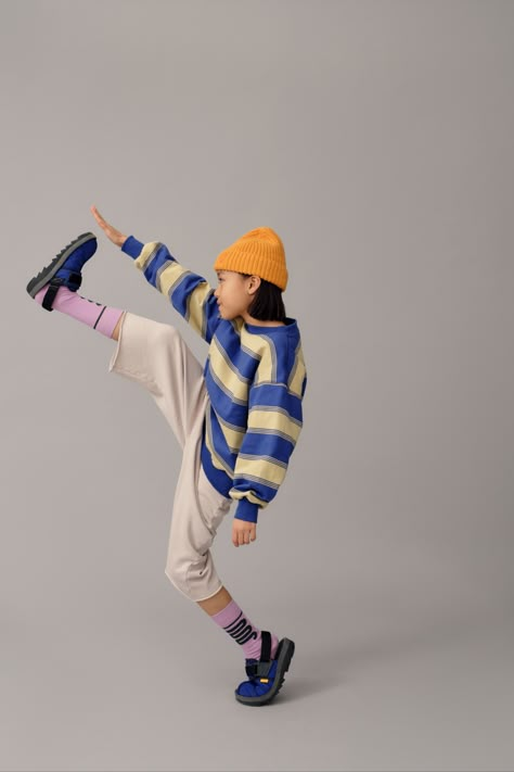 Beanie Fits, Kids Studio, Kid Fashion, Kids Photoshoot, Striped Sweatshirts, Zara Kids, Sweat Pants, Modern Outfits, Side Split