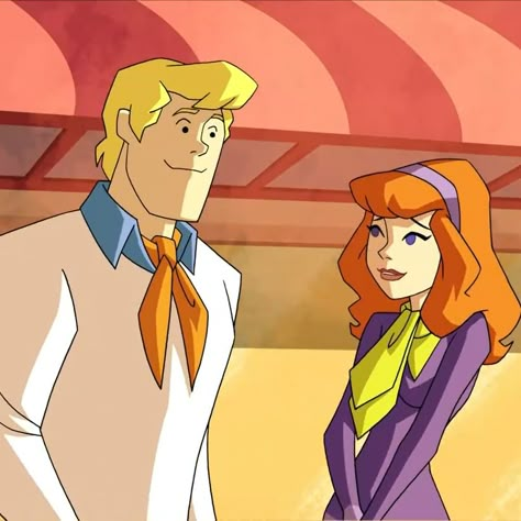 Fred And Daphne Costume, Famous Cartoon Duos, Couple Cartoon Characters, Fred Scooby Doo, Daphne And Fred, Daphne From Scooby Doo, Movie Duos, Fred Couples, Scooby Doo Pictures