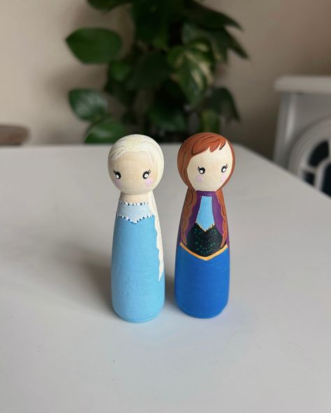 Frozen inspired Peg Dolls ❄️☃️ Etsy shop linked in my bio 🤍 #pegdolls #pegdoll #princesspegdolls #princesspegdoll #disneyprincess #disneyprincessdolls #princessdoll #elsa #anna #elsapegdoll #anapegdoll #frozenpegdoll #princesspegdolls #frozen #dinseyfrozen Snail And The Whale, Painted Crafts, Disney Princess Dolls, Frozen Inspired, Princess Inspired, Peg Doll, Fairy Godmother, Princess Dolls, Elsa Anna