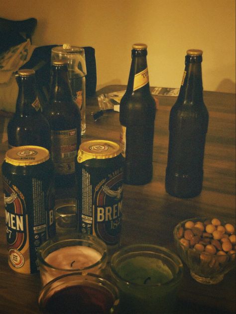 Cheap Beer Aesthetic, Beer Aethstetic, Alcohol Aesthetic Drinks Vintage, Guys Drinking Beer Aesthetic, Beer Cans Aesthetic, Craft Beer Aesthetic, Drinker Aesthetic, Beer Bottle Aesthetic, Beer Astethic