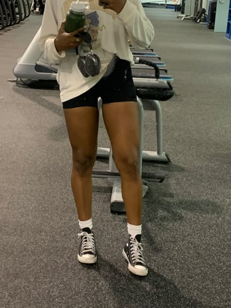 Gym Aethstetic Girl, Going To Gym Aesthetic, Work Out Aesthetic Black Women, Gym Asethic Women, Black Fit Girl Aesthetic, Gym Photo Dump, Gym Black Women Aesthetic, Gym Pics Black Women, Girl At Gym Aesthetic Black