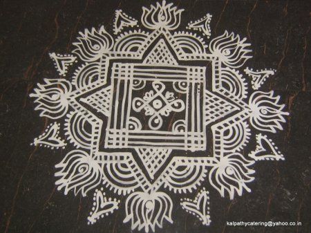 Jhoti Design, Indian Rangoli Designs, Pulli Kolam, Alpona Design, Rangoli Side Designs, Kolam Design, Rangoli Designs Latest, Rangoli Patterns, Muggulu Design