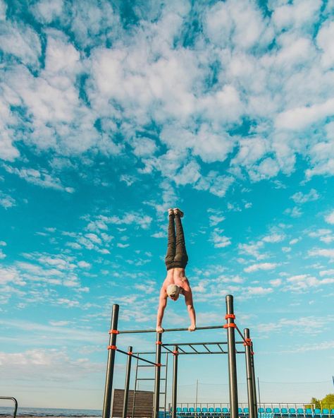 Parkour Workout, Yoga Poses Photography, Push Workout, Yoga Poses For Men, Fitness Wallpaper, Fitness Photoshoot, Calisthenics Workout, Yoga Dance, Street Workout