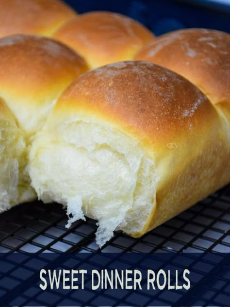 Recept Sandwiches, Sweet Dinner Rolls, Sweet Roll Recipe, Bread Rolls Recipe, Homemade Rolls, Homemade Dinner Rolls, Cloud Bread, Dinner Rolls Recipe, Roll Recipe