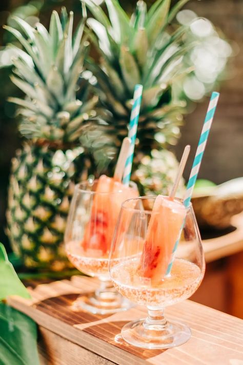 Beach Wedding Drinks, Wedding Drink Ideas, Lake Bachelorette, Mexican Food Recipes Appetizers, Cove House, Beach Wedding Style, Nautical Wedding Inspiration, Wedding Drink Station, Drink Decorations