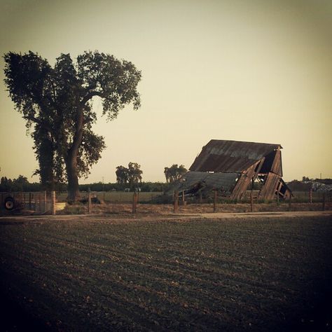 Old barn in Visalia, California East of Mooney Grove Park. It was finally knocked down in 2014. Tulare California, Tulare County, San Joaquin Valley, Central Valley, Old Barn, Southern California, Places Ive Been, Places To Travel, California